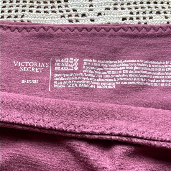 Victoria's Secret Pants - Victoria's Secret essential high waisted legging